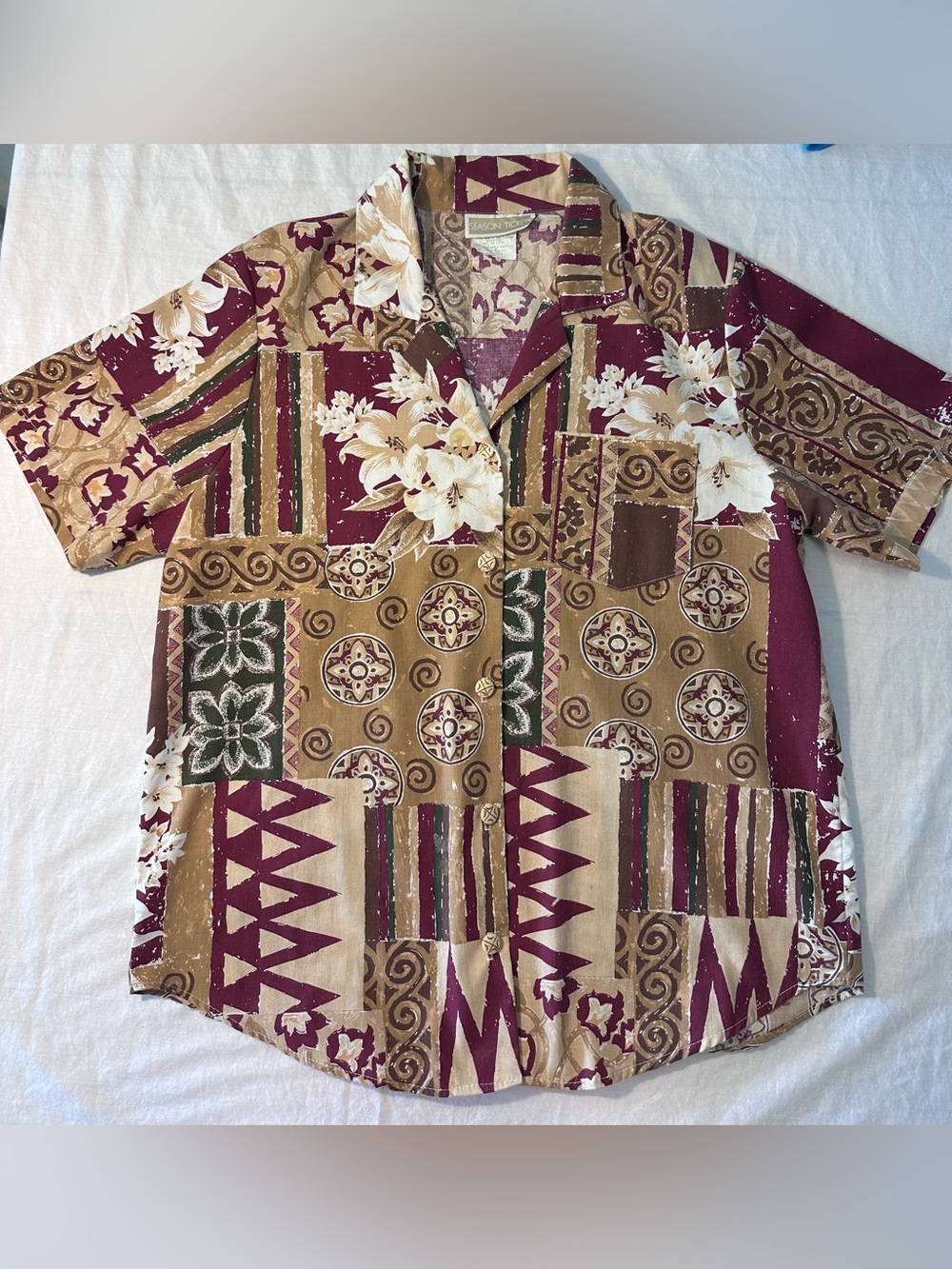 Vintage Hawaiian tropical Aloha shirt in Burgundy and Tan size M